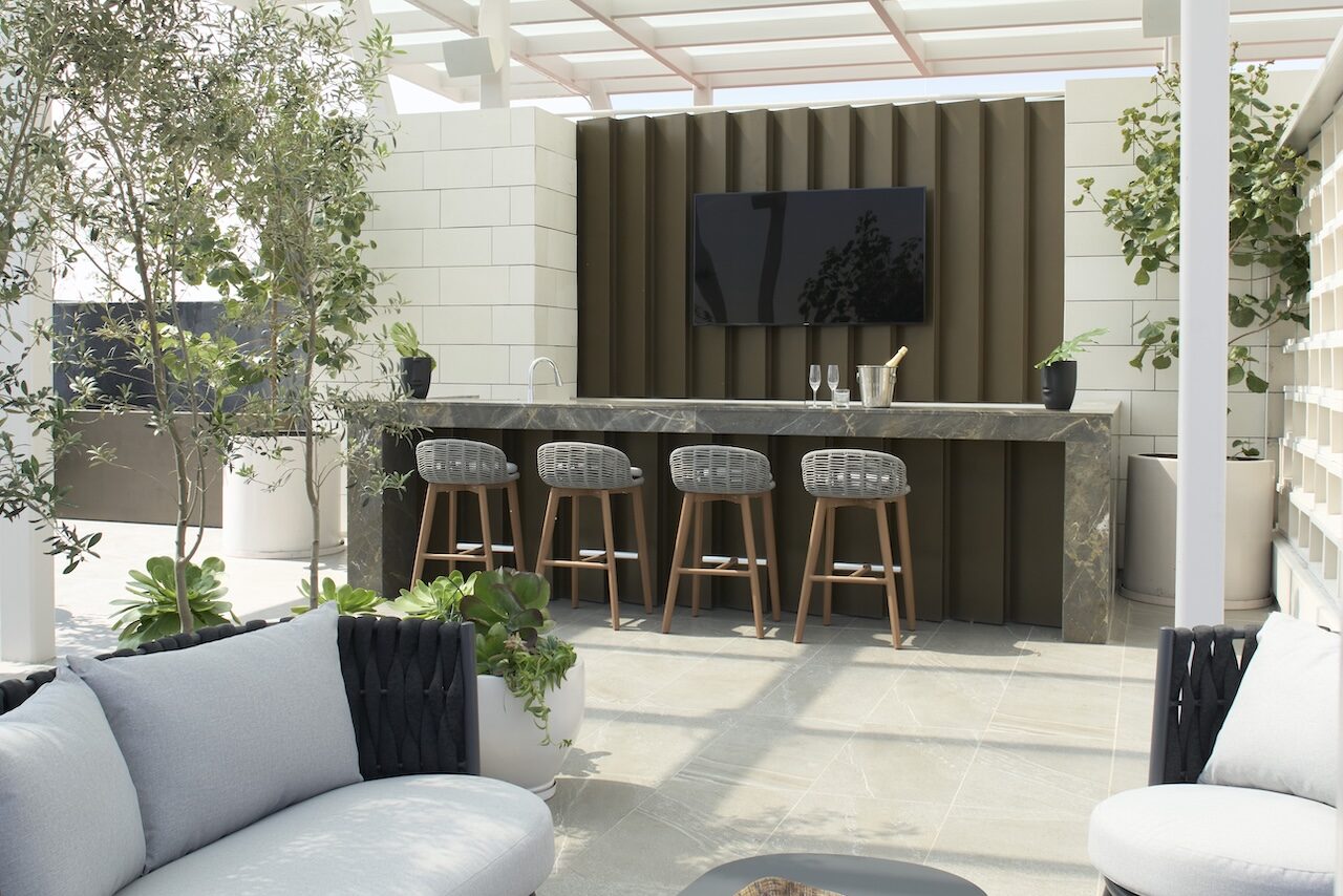 10 Rooftop Lounge