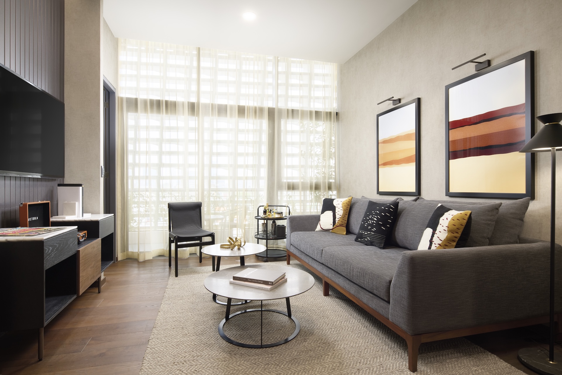 SOCIAL LIVING LOUNGE