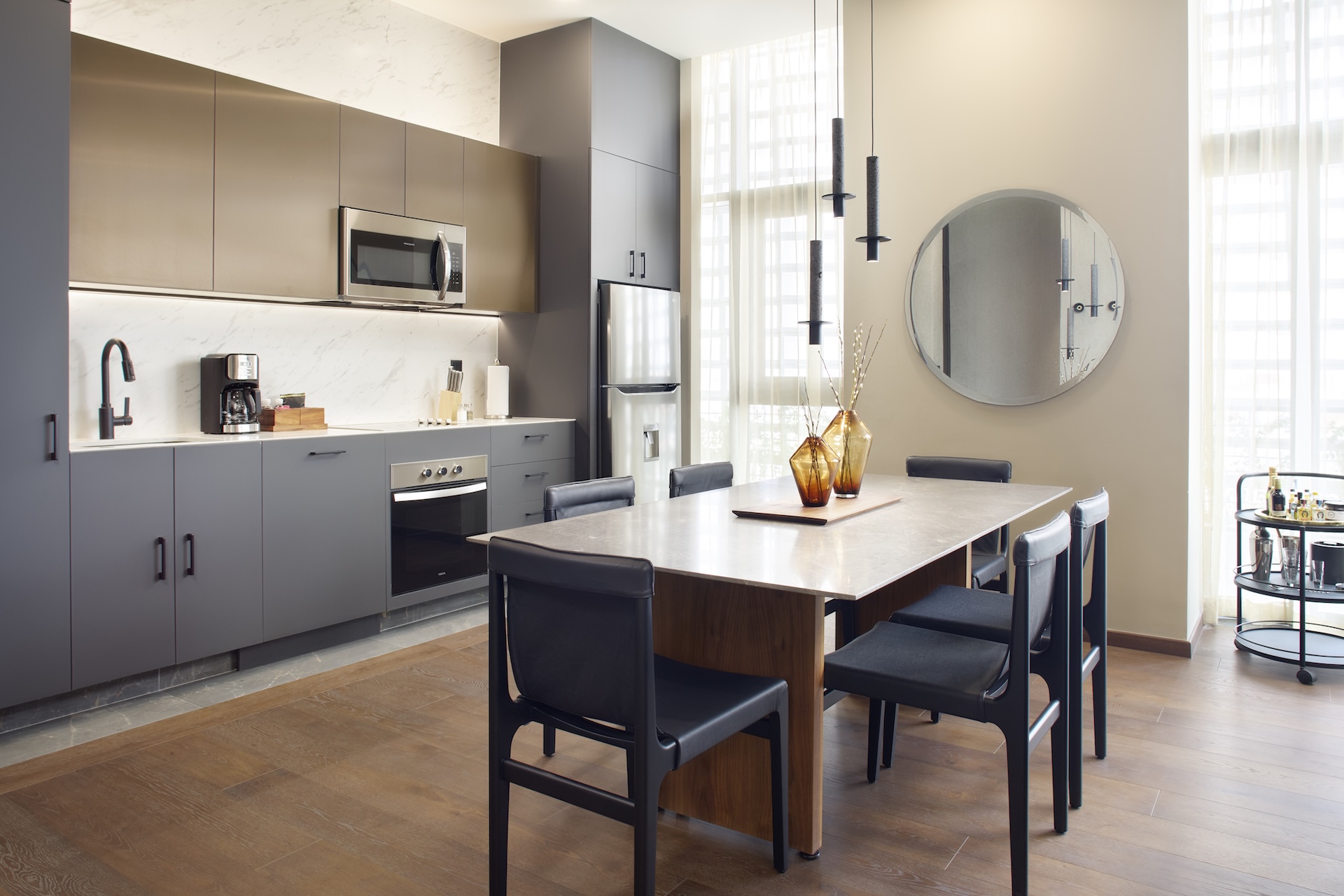 INTEGRATED DINING & KITCHEN