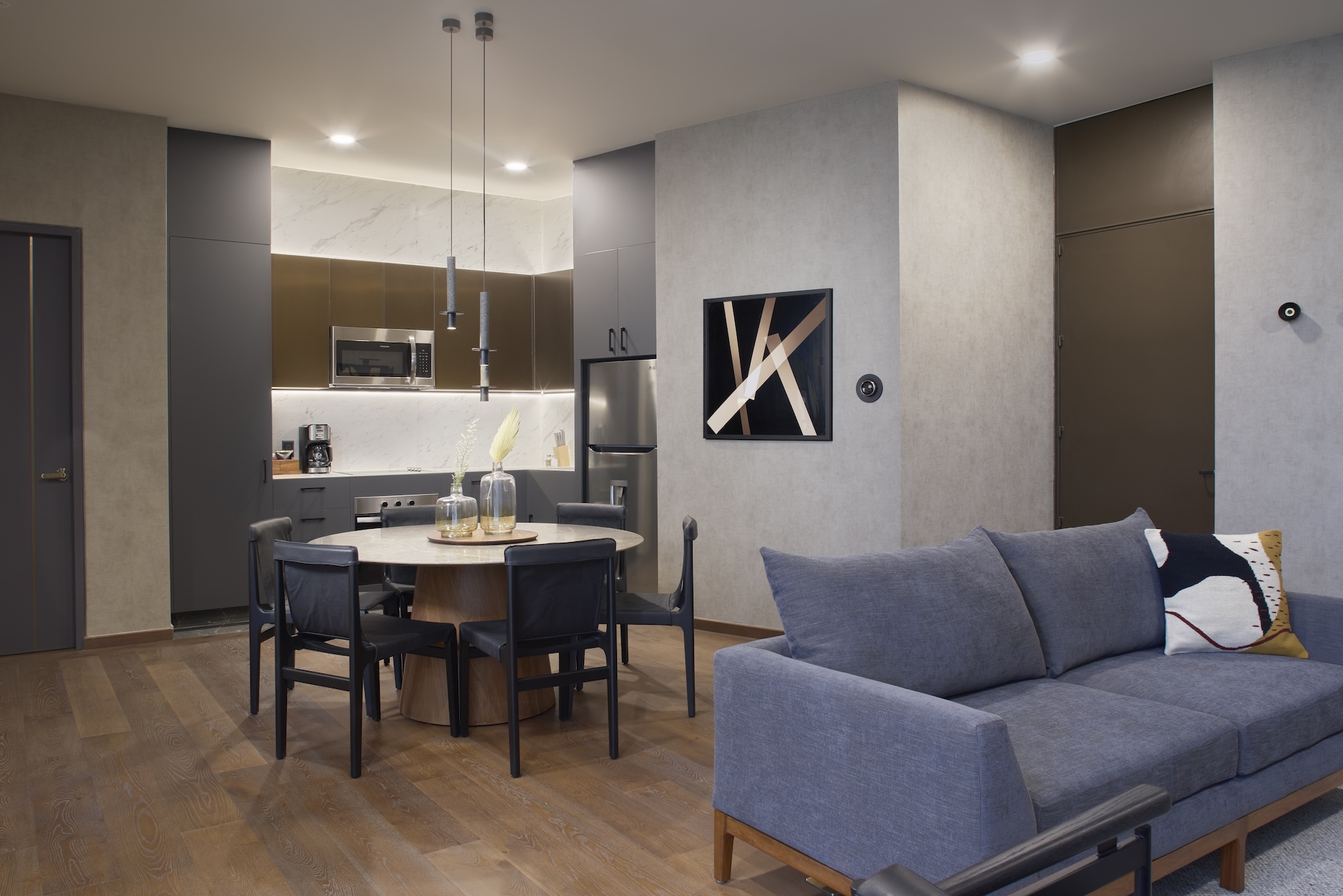 INTEGRATED DINING & KITCHEN