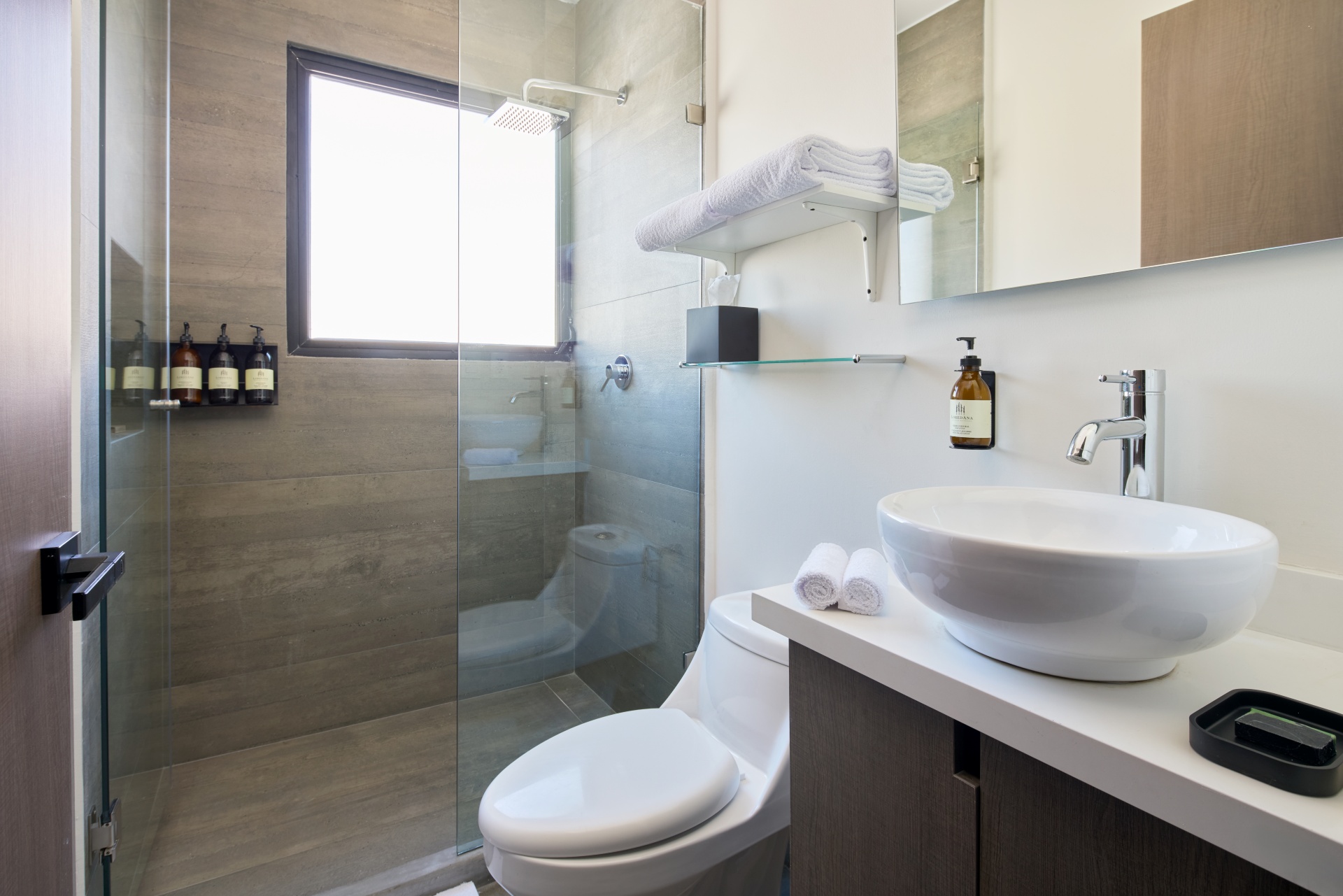 7 LI 203- 7 UPSTAIRS BATHROOM